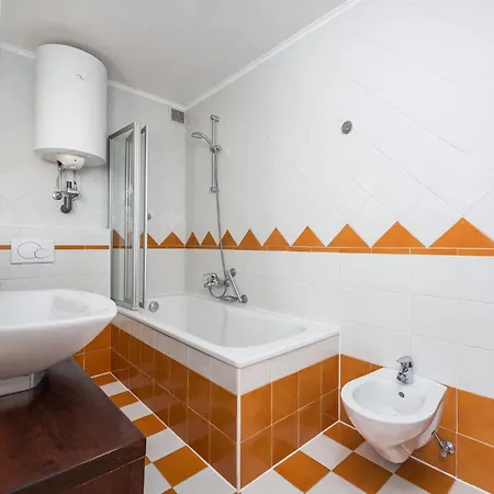 2 Bedroom In בית נופש סבודרייה