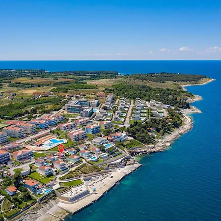 Holiday home Awesome In With Jacuzzi Savudrija