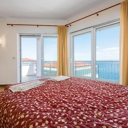 Holiday home Awesome In With Jacuzzi Savudrija