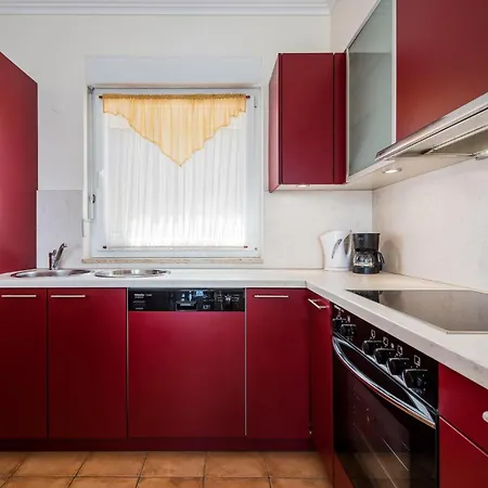 In With 2 Bedrooms, Wifi&outdoor Swimming Pool